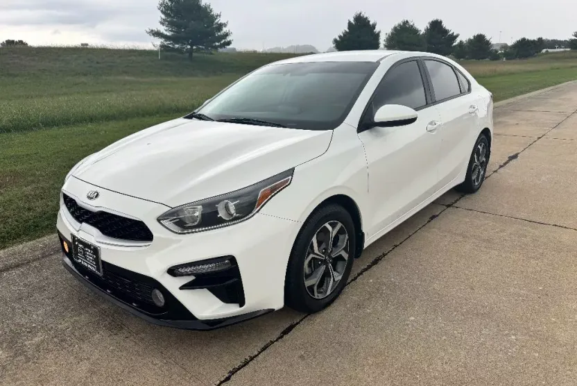 2019 Kia Forte LXS photo 1