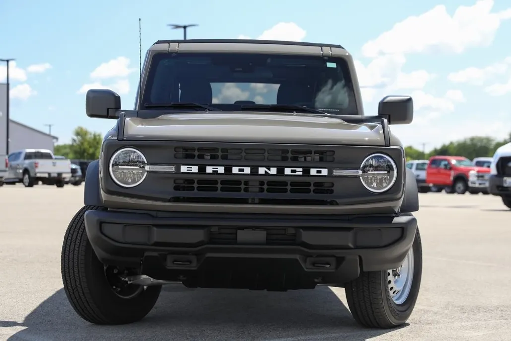 2025 Ford Bronco Base photo 1
