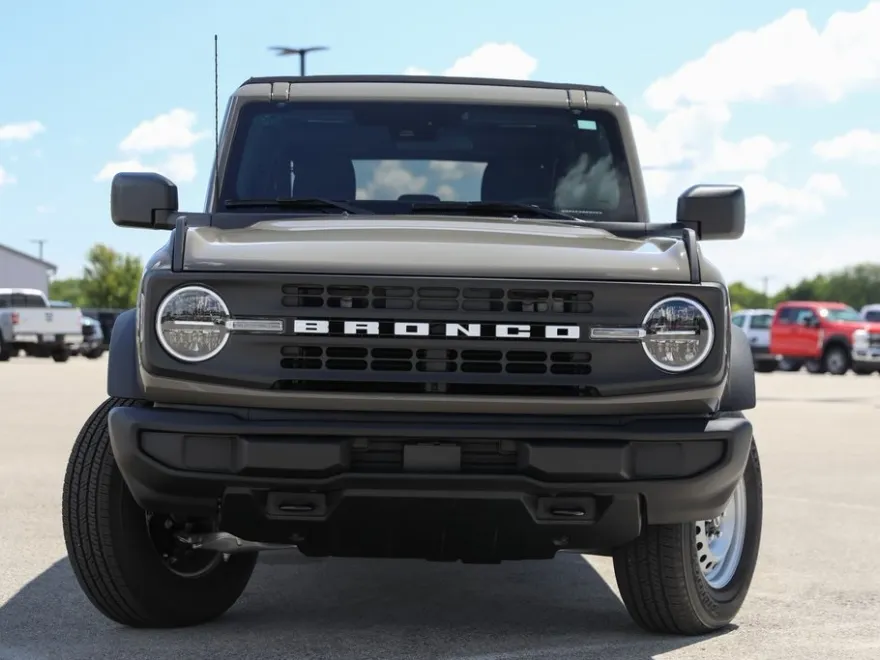 2025 Ford Bronco Base photo 1