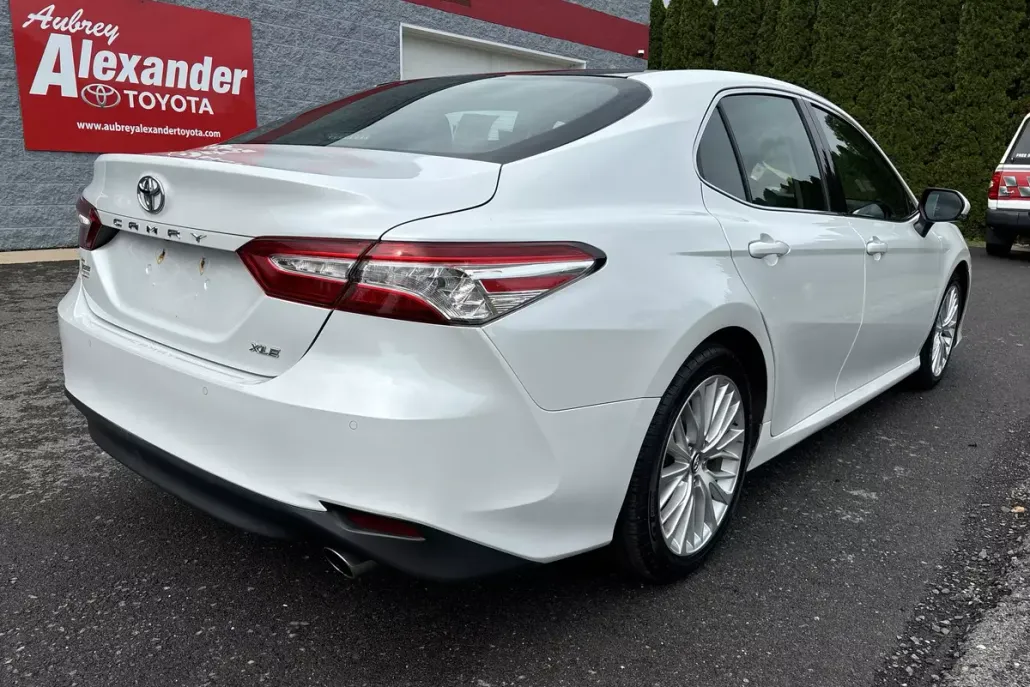 2018 Toyota Camry XLE photo 1