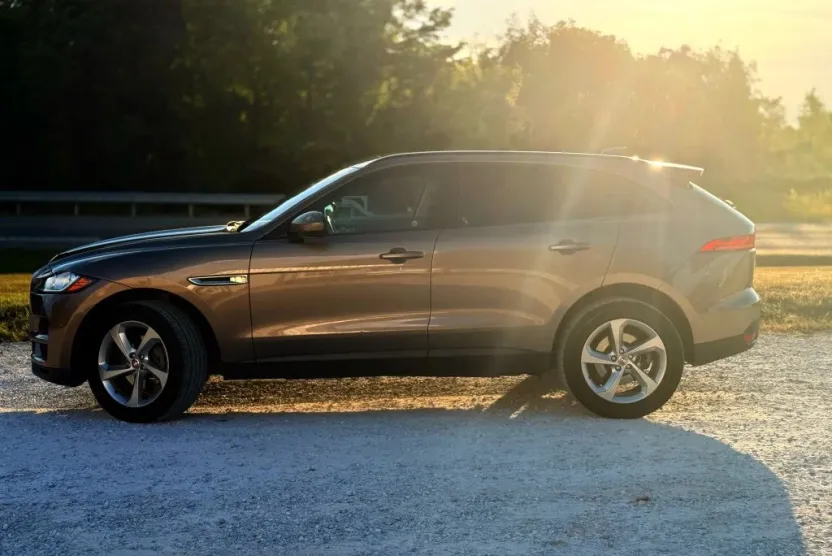 2017 Jaguar F-PACE Premium photo 1