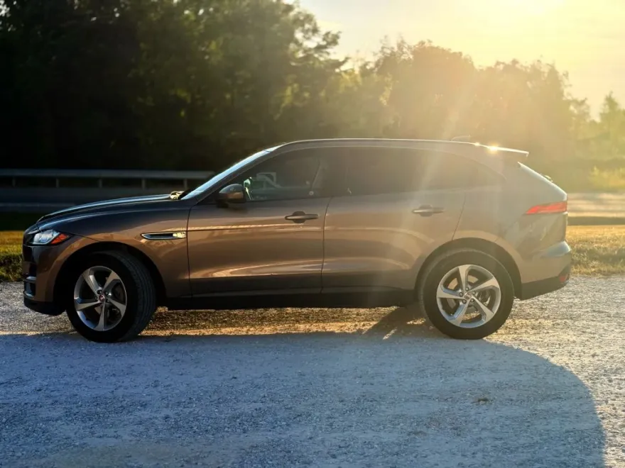2017 Jaguar F-PACE Premium photo 1