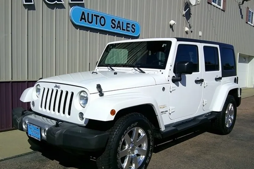2015 Jeep Wrangler Unlimited Sahara photo 1