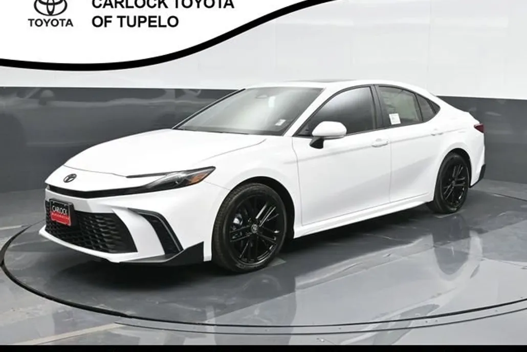 2025 Toyota Camry SE photo 1