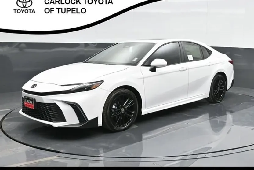 2025 Toyota Camry SE photo 1