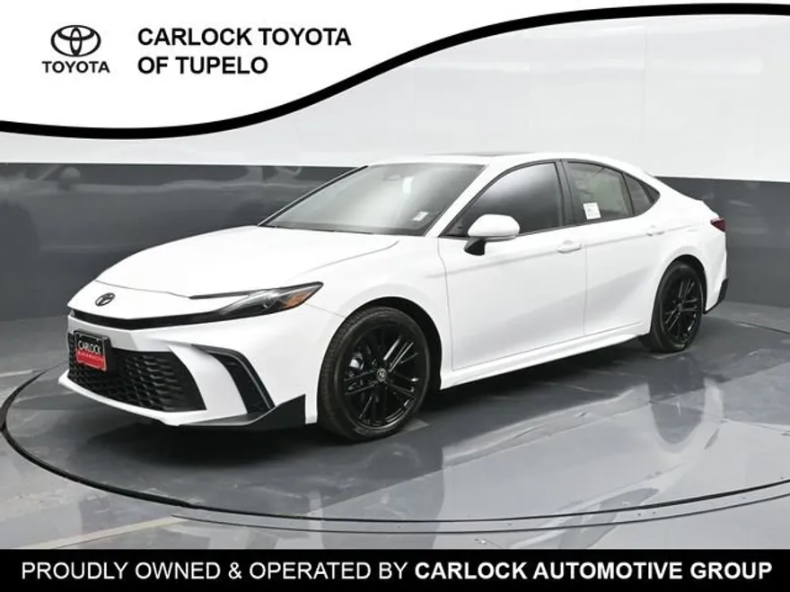 2025 Toyota Camry SE photo 1
