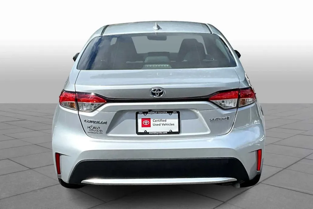 2022 Toyota Corolla Hybrid LE photo 1
