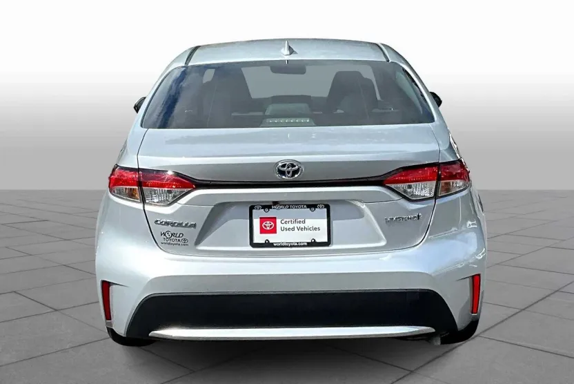 2022 Toyota Corolla Hybrid LE photo 1