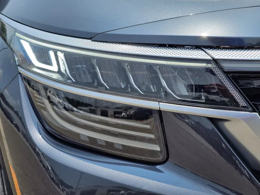 2023 Kia Seltos SX photo 1