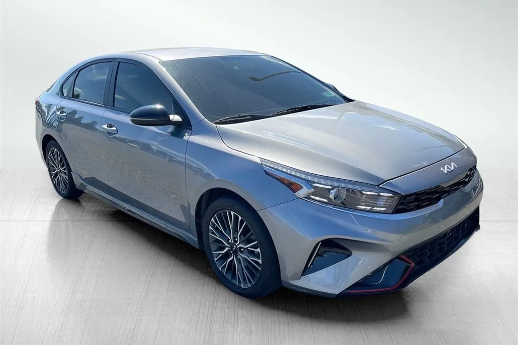 2023 Kia Forte GT-Line photo 1