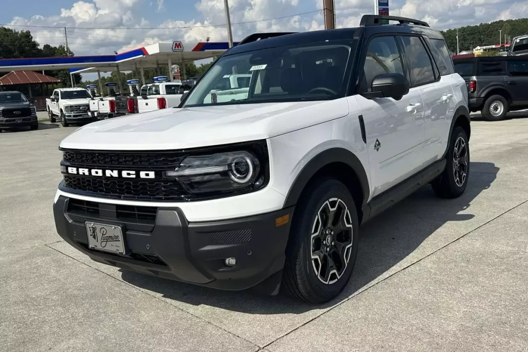 2025 Ford Bronco Sport Outer Banks photo 1