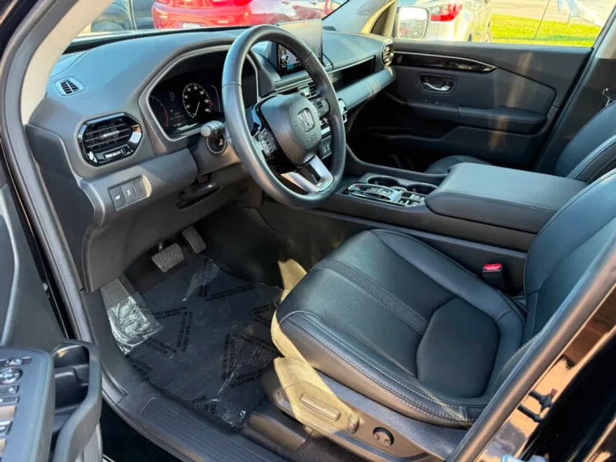 2025 Honda Pilot Touring photo 1