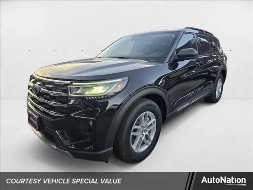 2025 Ford Explorer photo 1