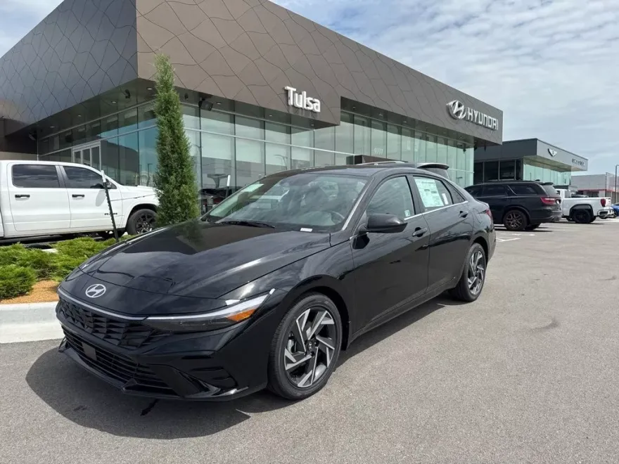 2025 Hyundai Elantra SEL Convenience photo 1