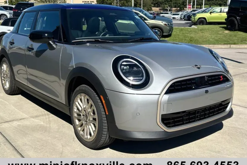 2025 Mini Cooper 4 Door Hardtop Iconic photo 1