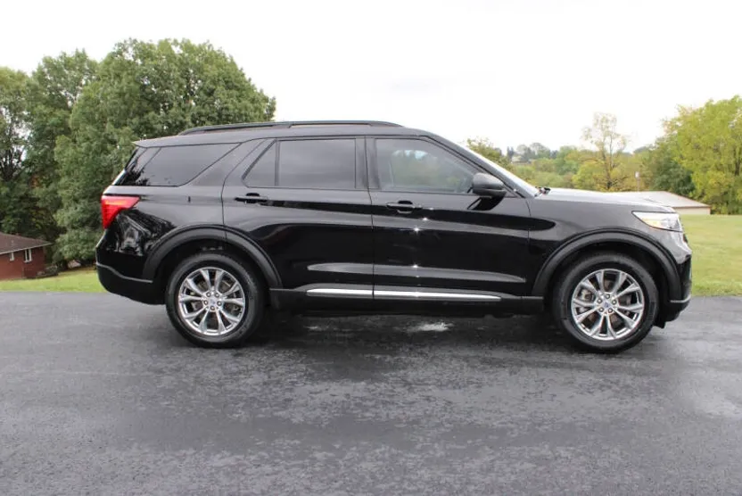 2022 Ford Explorer XLT photo 1