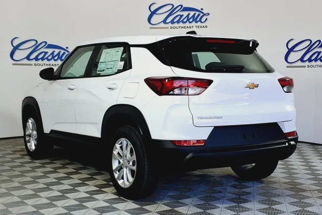 2026 Chevrolet Trailblazer LS photo 1