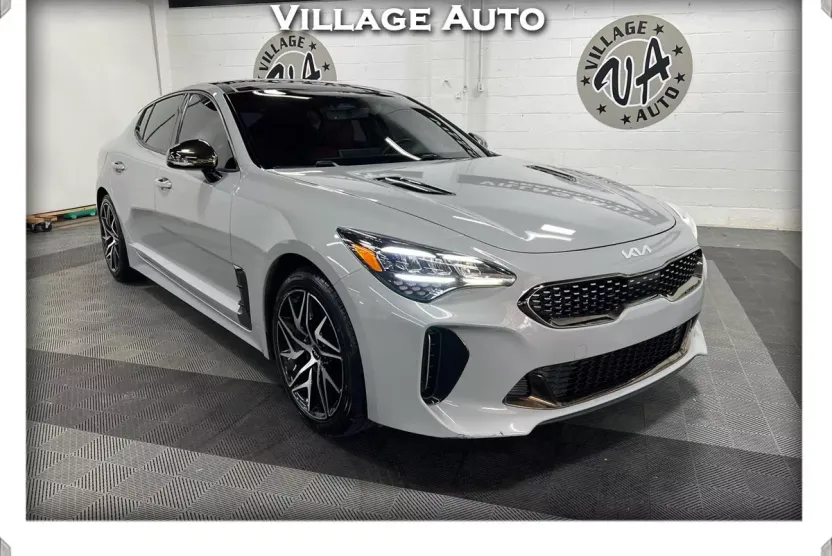 2022 Kia Stinger GT-Line photo 1