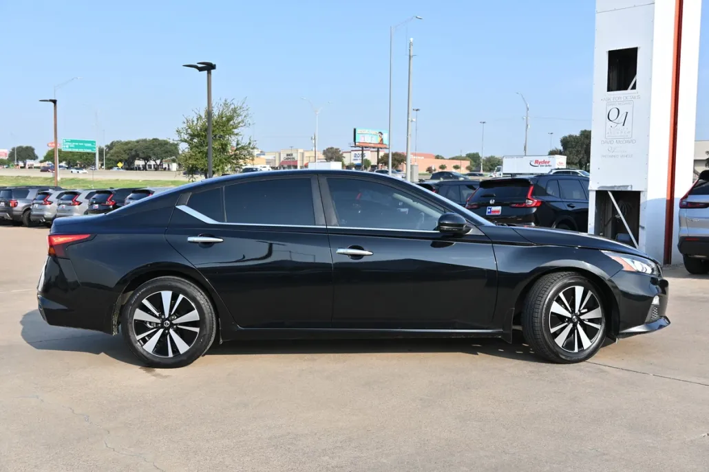 2021 Nissan Altima 2.5 SV photo 1