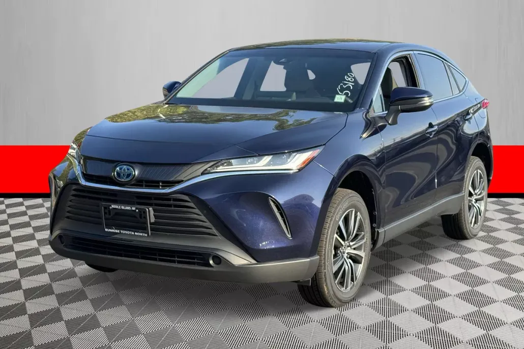 2023 Toyota Venza LE photo 1