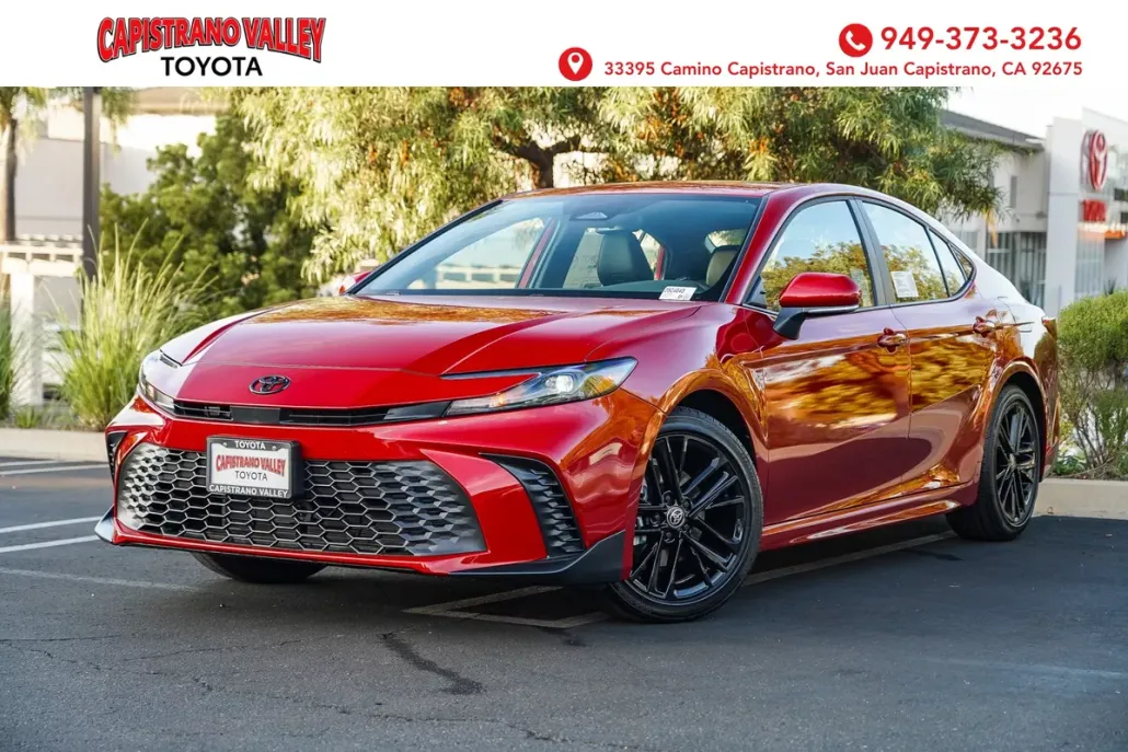 2025 Toyota Camry SE photo 1