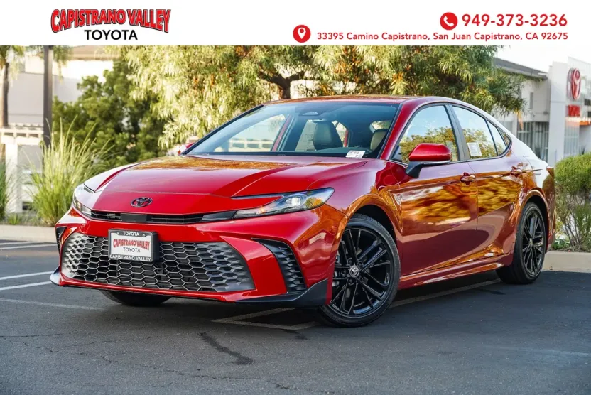 2025 Toyota Camry SE photo 1