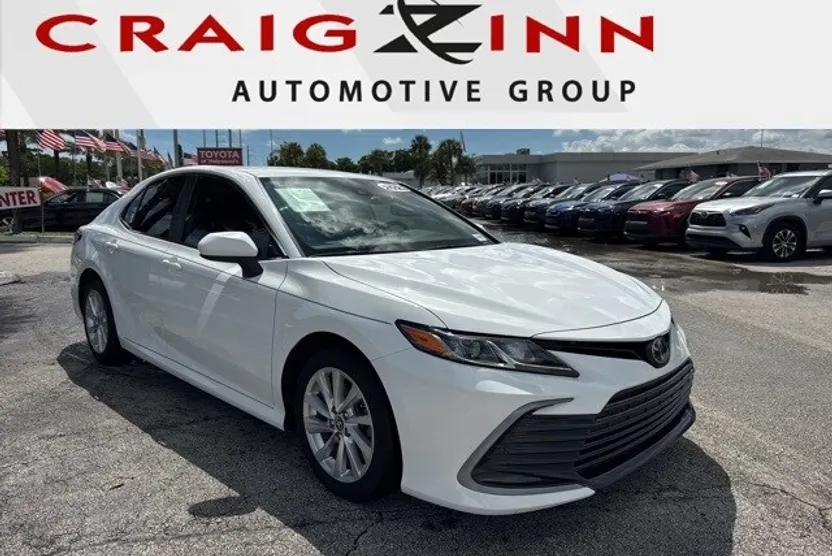 2023 Toyota Camry LE photo 1
