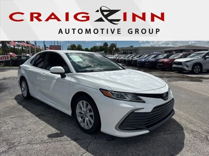2023 Toyota Camry LE photo 1