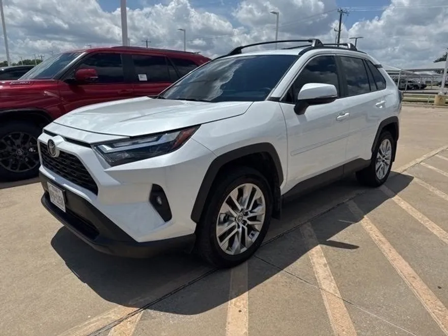 2024 Toyota RAV4 XLE Premium photo 1