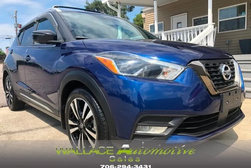2020 Nissan Kicks SR photo 1