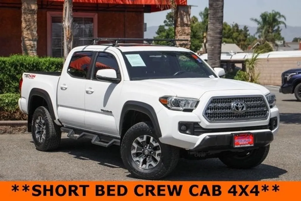2016 Toyota Tacoma TRD Sport photo 1