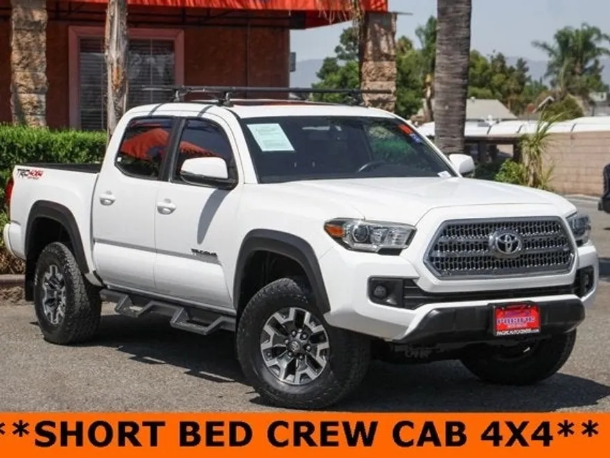 2016 Toyota Tacoma TRD Sport photo 1