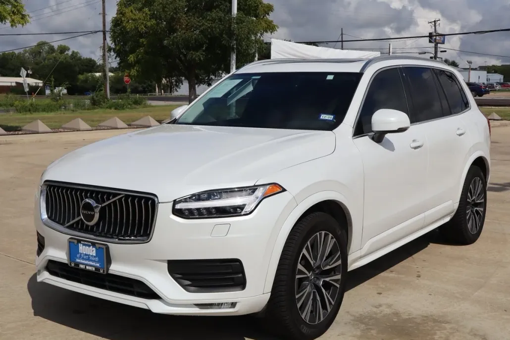 2022 Volvo XC90 T5 Momentum photo 1