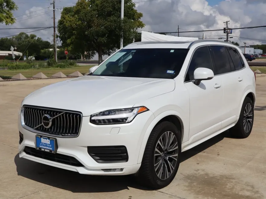 2022 Volvo XC90 T5 Momentum photo 1