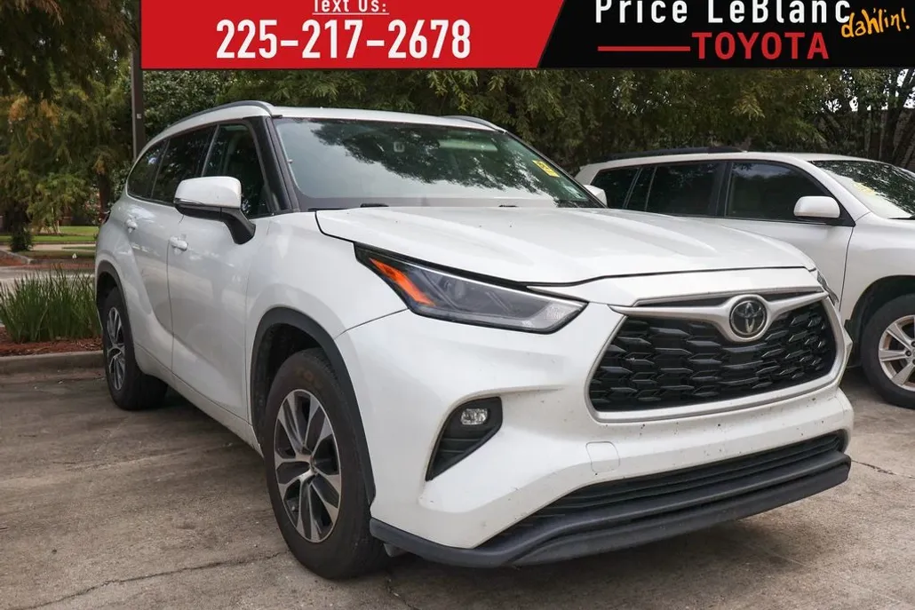 2022 Toyota Highlander XLE photo 1