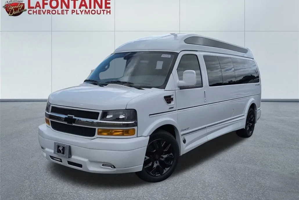 2025 Chevrolet Express Cargo 2500 photo 1