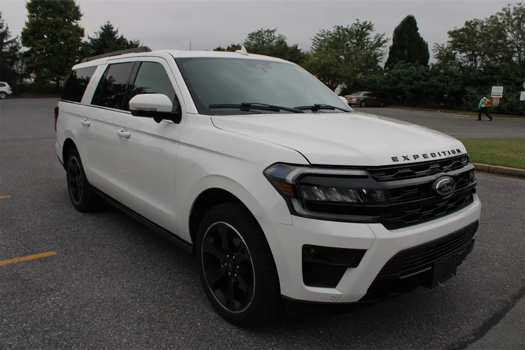 2022 Ford Expedition MAX Limited photo 1