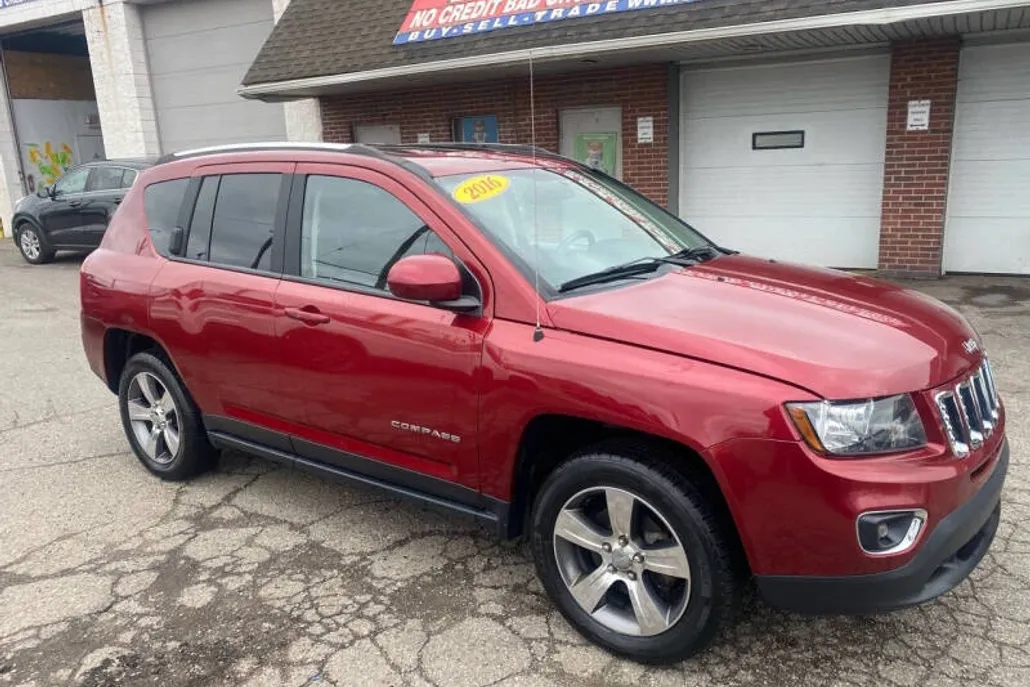 2016 Jeep Compass Latitude photo 1