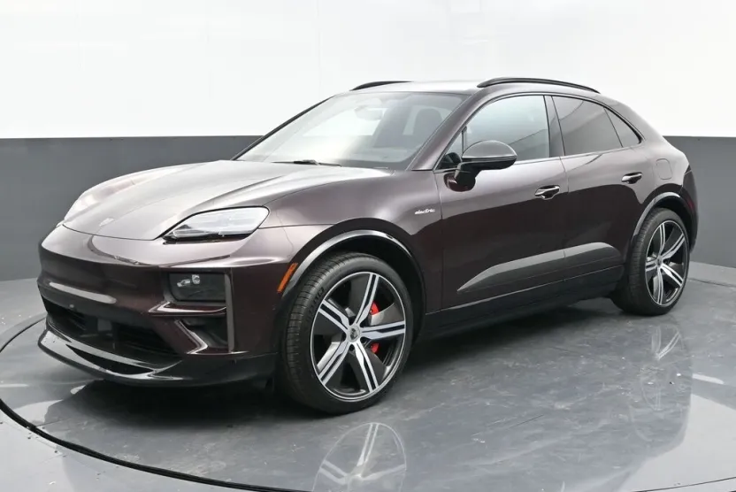2024 Porsche Macan Electric Turbo photo 1