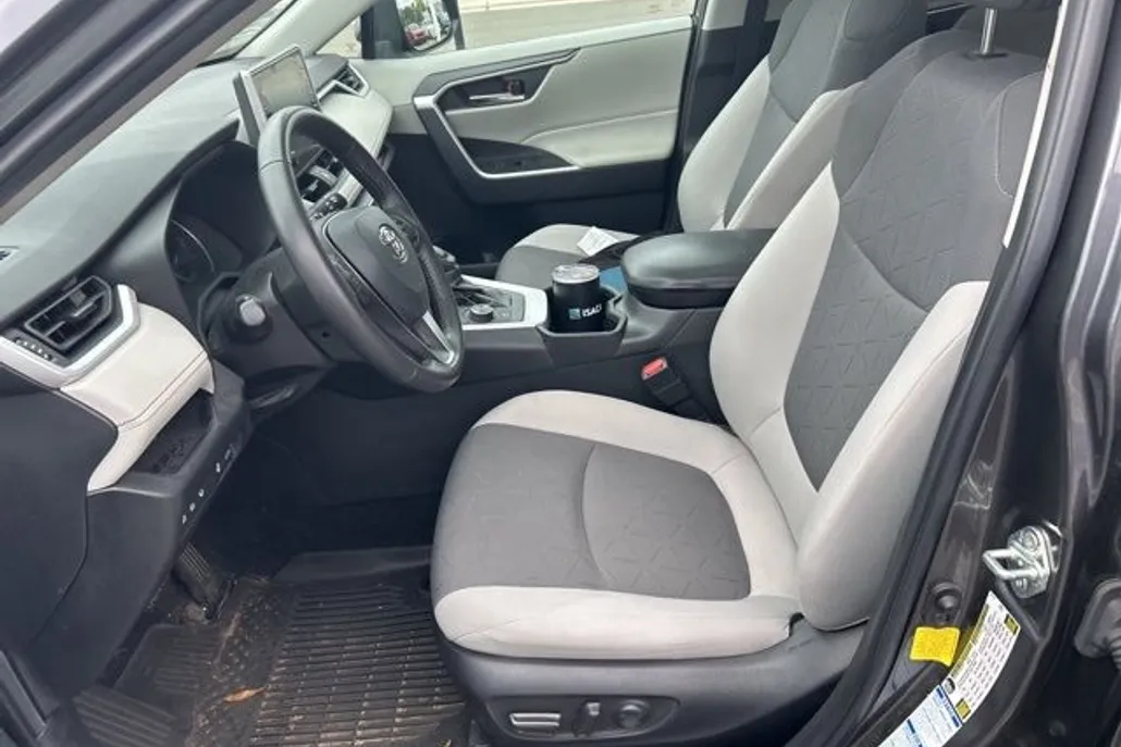 2022 Toyota RAV4 Hybrid XLE photo 1