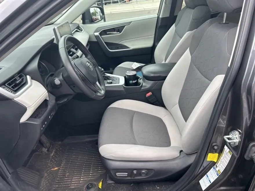 2022 Toyota RAV4 Hybrid XLE photo 1