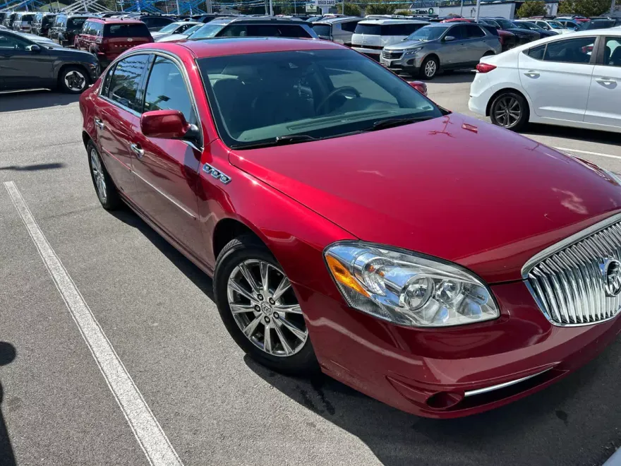 2010 Buick Lucerne CXL photo 1