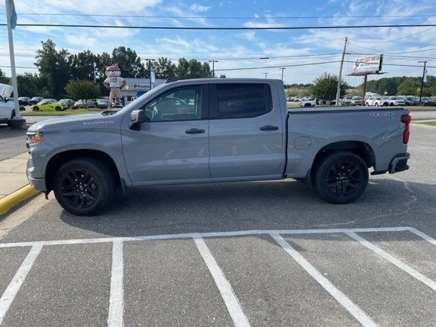 2024 Chevrolet Silverado 1500 Custom photo 1