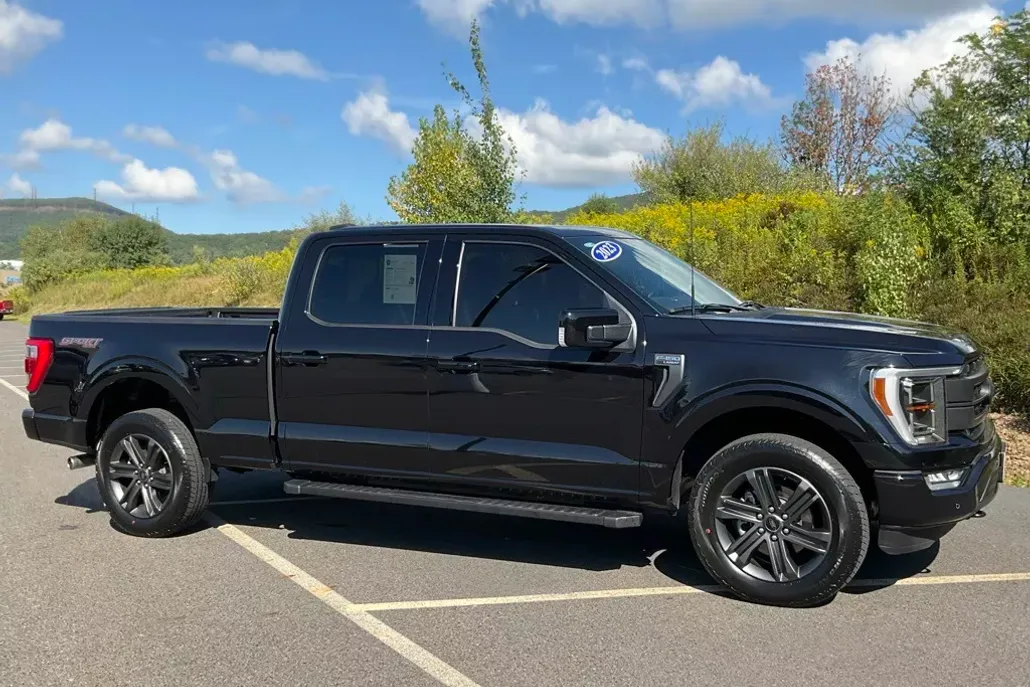 2023 Ford F-150 Lariat photo 1