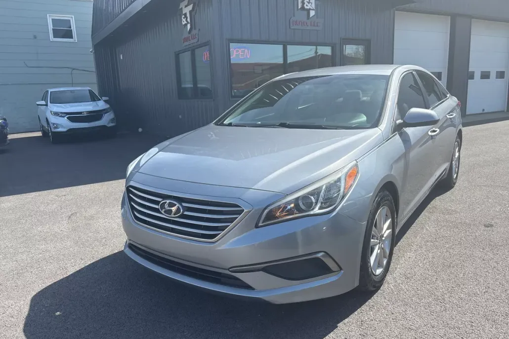 2016 Hyundai Sonata SE photo 1