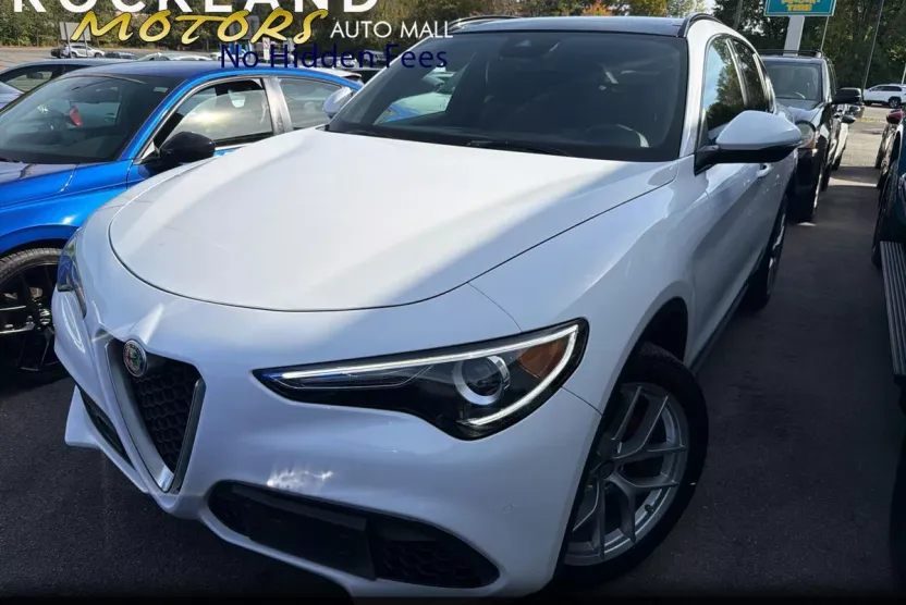 2019 Alfa Romeo Stelvio Ti Sport photo 1
