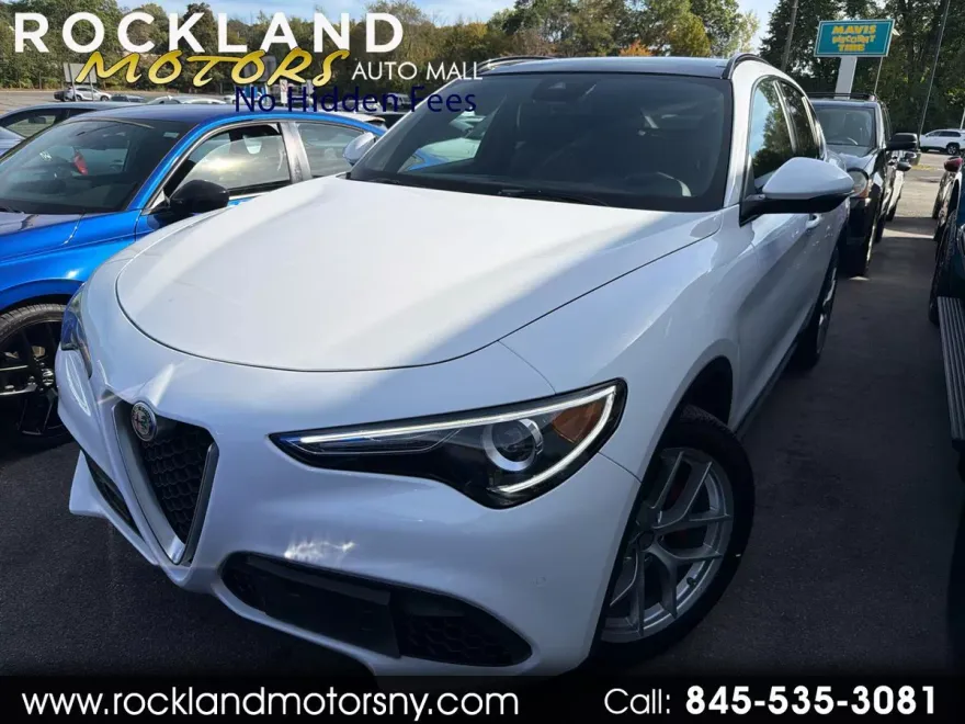 2019 Alfa Romeo Stelvio Ti Sport photo 1