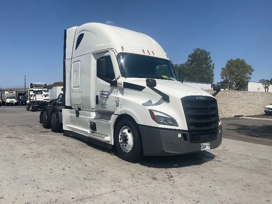 2024 Freightliner Cascadia 126" Sleeper Cab photo 1