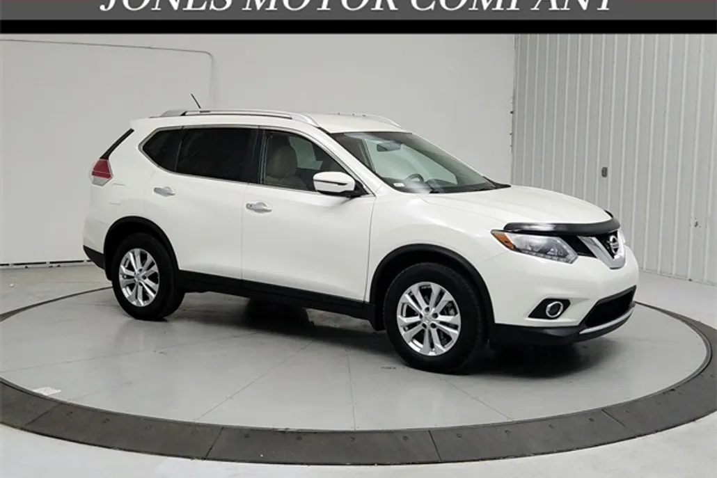 2016 Nissan Rogue SV photo 1