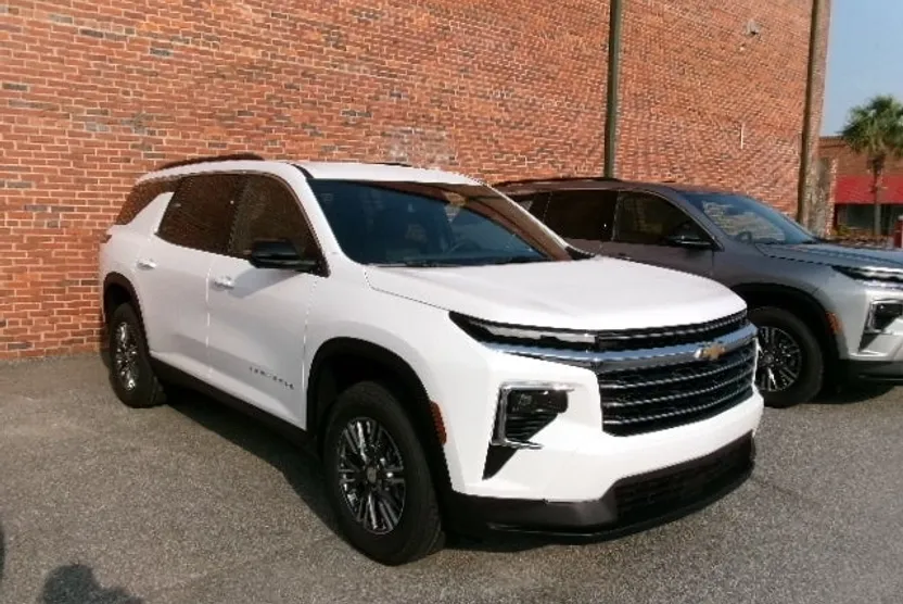 2025 Chevrolet Traverse photo 1
